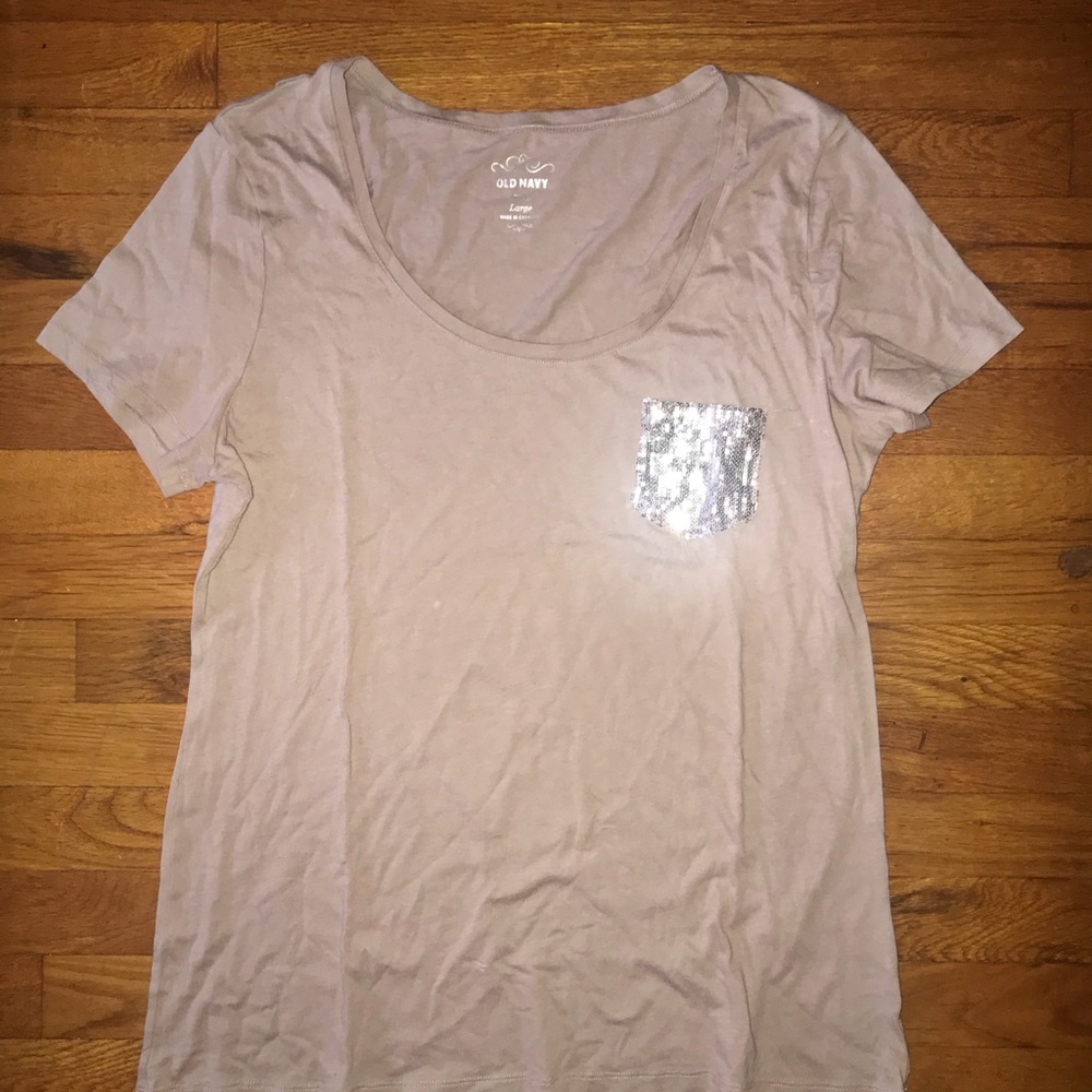 Old Navy Tee with Embroidered Pocket. NWOT.
